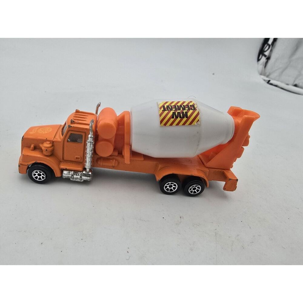 Hot Wheels 1998 Cement Truck Hasbro Vintage 1:64 Scale